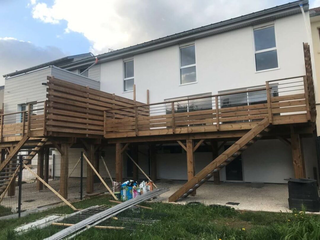 Création de terrasse bois en élévation Saint-Max